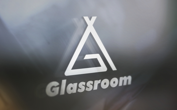 Glassroom 品牌标志设计