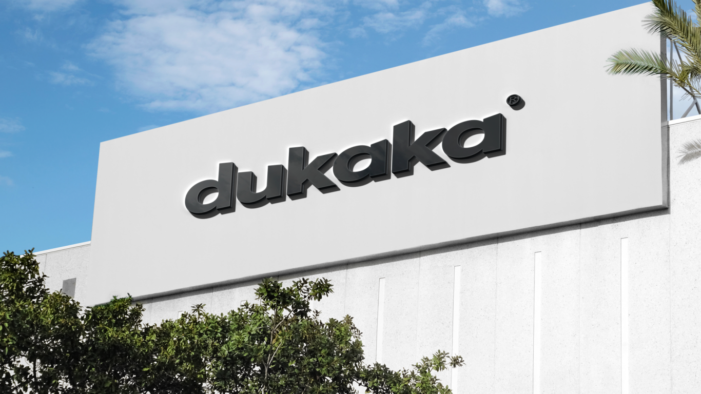 杜卡卡DUKAKA — 极简成衣品牌形象设计图15